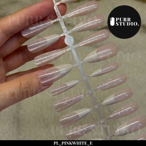 เล็บปลอมลาย Pinkwhite โทนชมพูขาวลูกแก้วแบบสำเร็จรูป มีประกายกลิตเตอร์และดีไซน์เรียบหรู ติดเองง่าย พร้อมใช้งานทันที