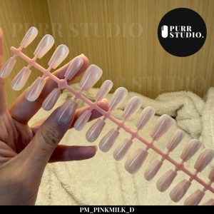 เล็บปลอมลายชมพูนม Pinkmilk จาก Purr Studio เล็บปลอมสำเร็จรูป ติดง่าย พร้อมใช้งาน