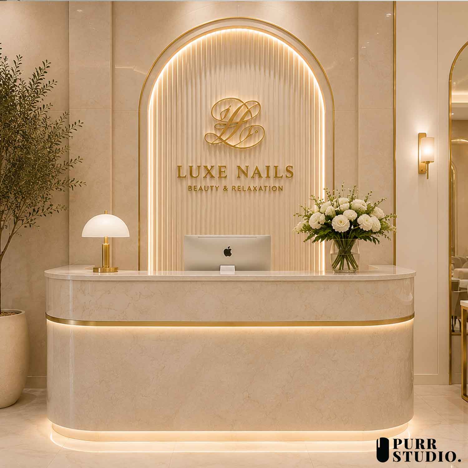 บิ้วอินตกแต่งภายในเคาน์เตอร์ต้อนรับร้านทำเล็บสไตล์ Minimal Luxury พร้อมโลโก้แบรนด์และผนังซ่อนไฟ